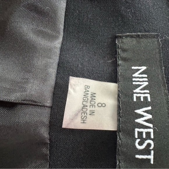 Nine West Black Tailored Blazer. Ptp 19” lenght 22” - Picture 5 of 7